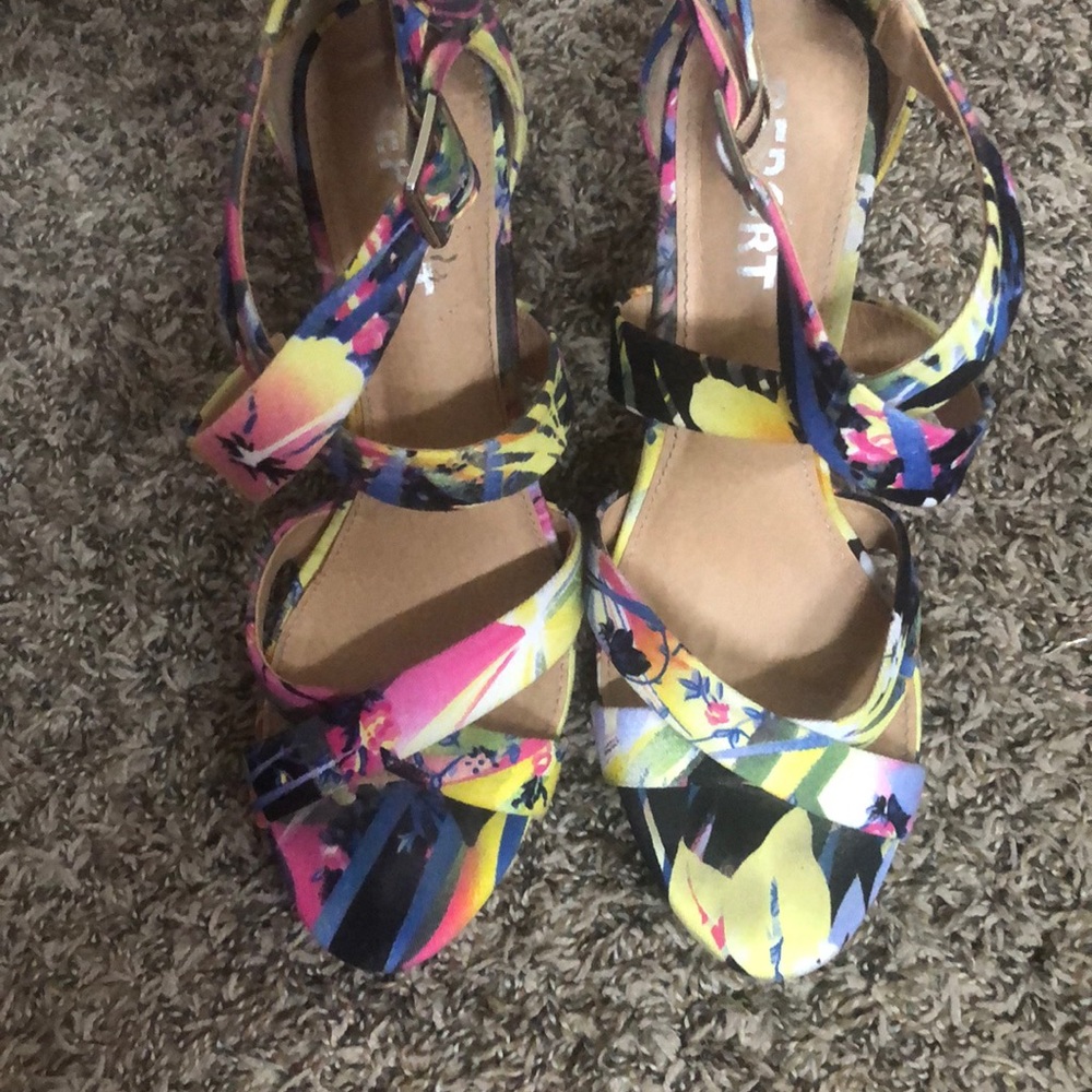 Size 9.5 heel purchased from Dillard’s worn 2x